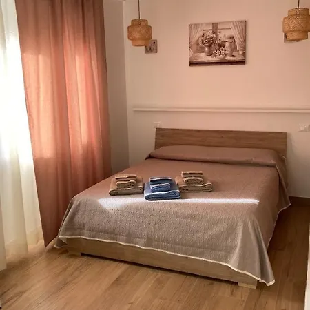 Casa Di Luce Con Parcheggio Privato Interno Gratuito דירה