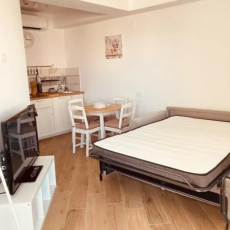 Casa Di Luce Con Parcheggio Privato Interno Gratuito Apartment