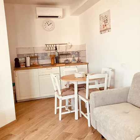 Casa Di Luce Con Parcheggio Privato Interno Gratuito * Montesilvano
