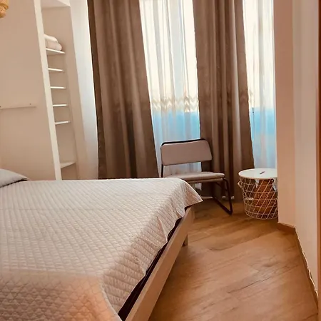 Casa Di Luce Con Parcheggio Privato Interno Gratuito Apartment *
